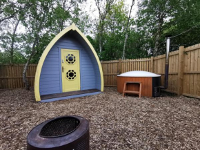 The Forest Pod - Wood Fired Hot Tub and Fire Pit